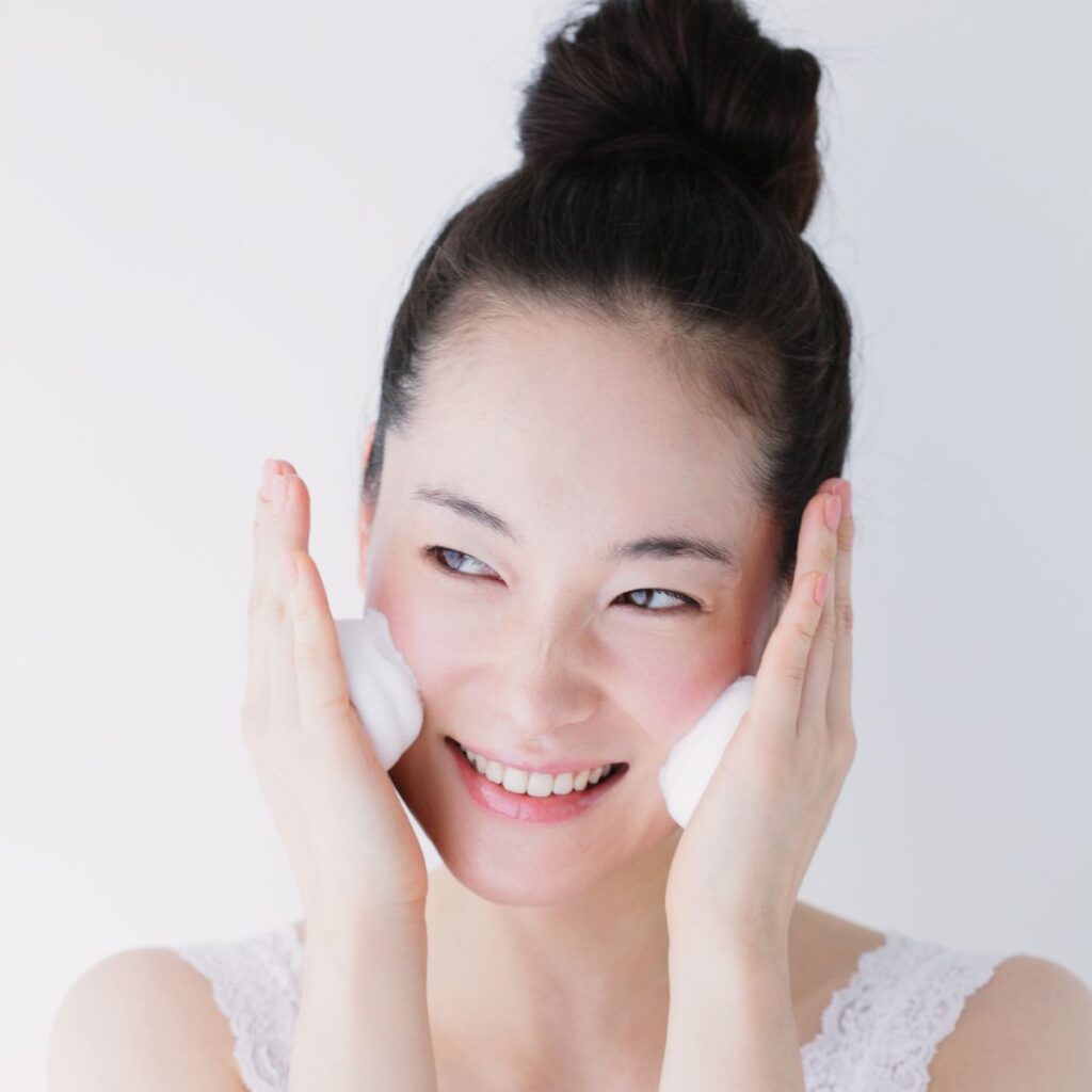 การทำความสะอาดผิวหน้าอย่างอ่อนโยน