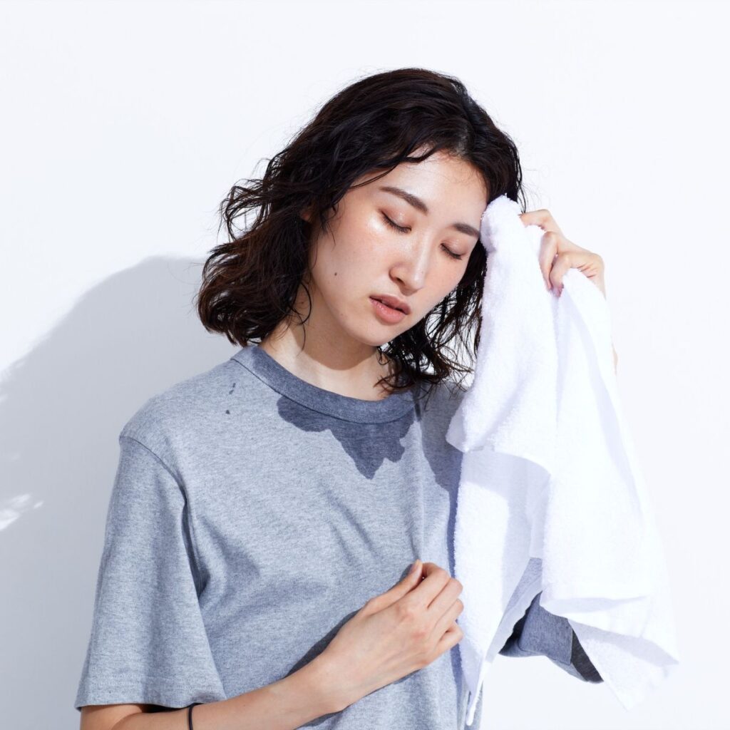 การหลีกเลี่ยงกิจกรรมที่ทำให้เกิดความร้อนและเหงื่อ