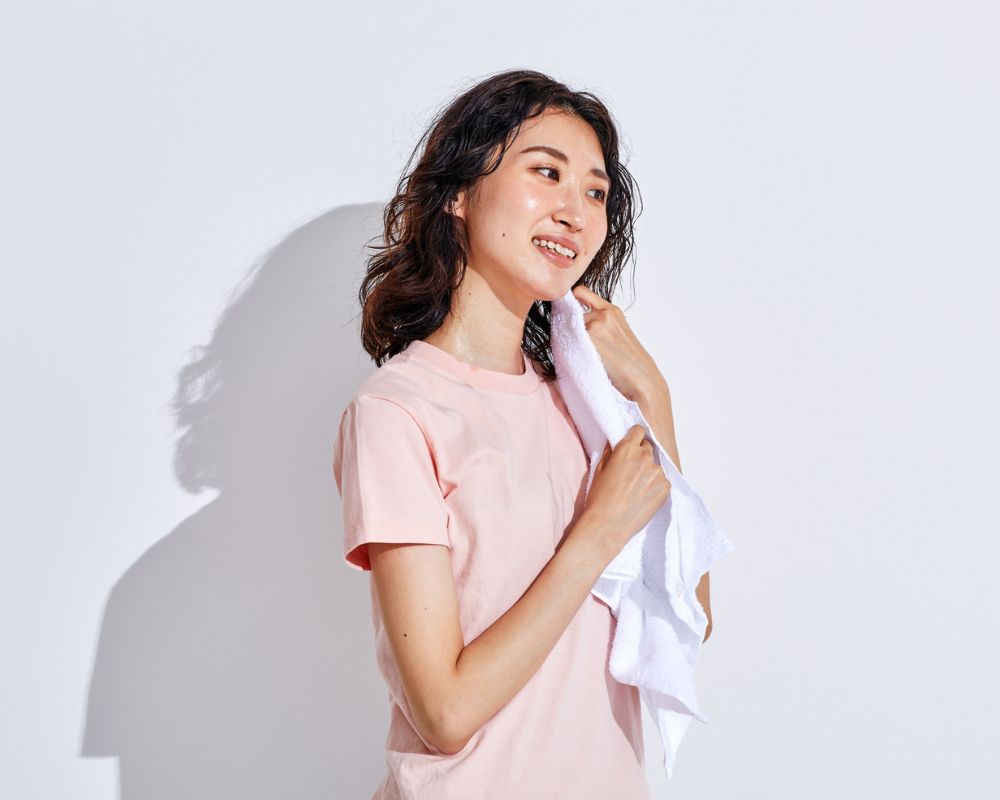 การเช็ดหรือเป่าผมให้แห้ง