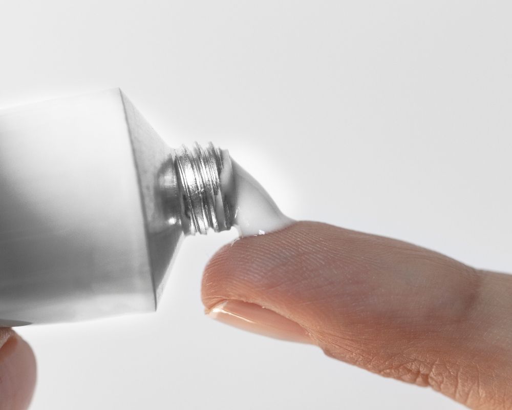 การใช้ยาทาเพื่อบรรเทาอาการ