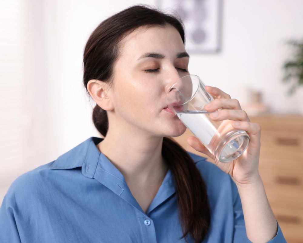 การดื่มน้ำเปล่า เพื่อช่วยแก้หน้าหมองคล้ำ